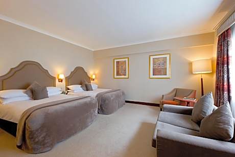 Family Room (2 Adults + 2 Children)