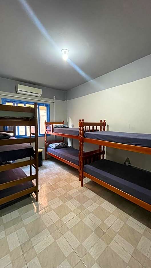 Fica, Vai ter Bolo Hostel
