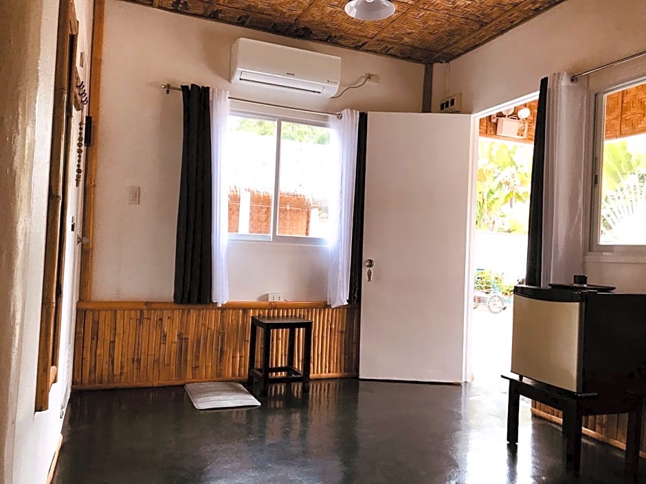 Everyday Sunday Hotel & Cafe