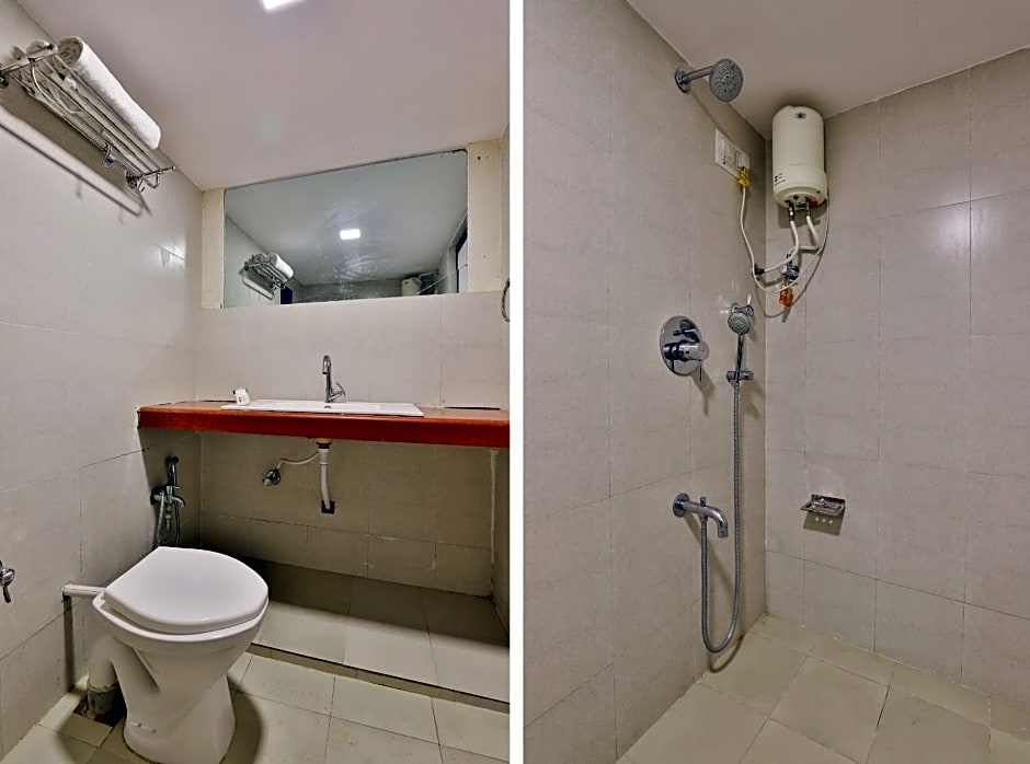 Super OYO Flagship 22477 Hotel Blue Moon