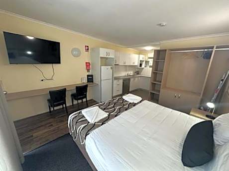 Self Contained Deluxe King Room