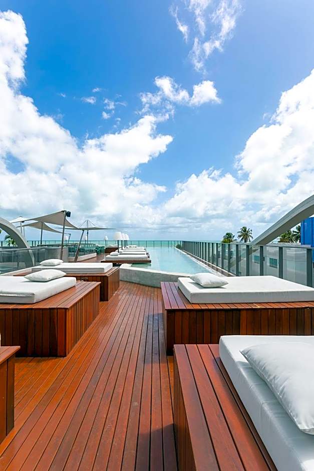 Setai Yacht by DayByDay