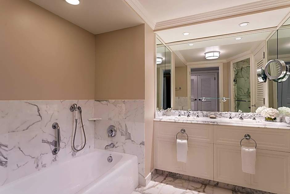 The Ritz-Carlton Naples, Tiburón