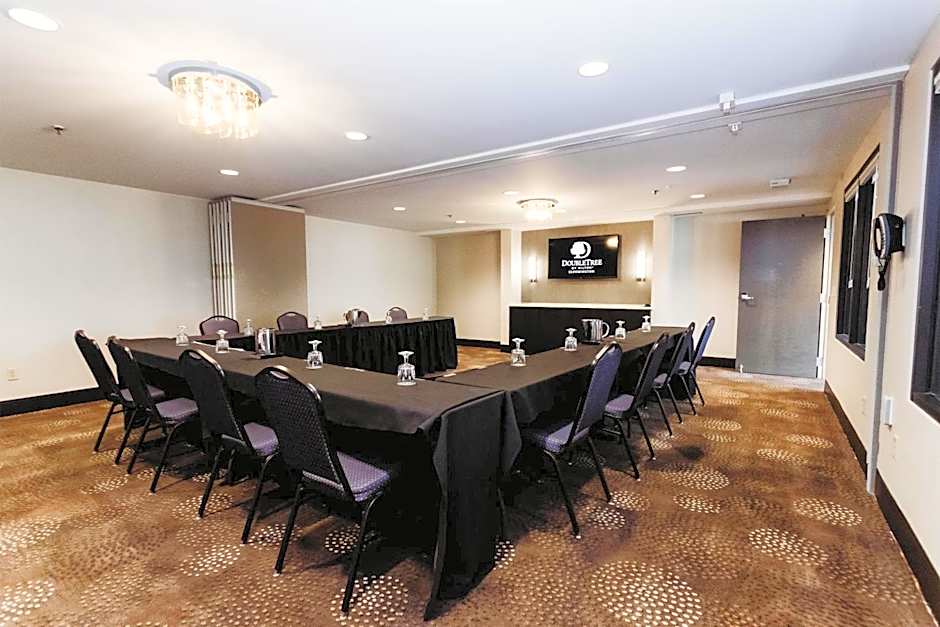 DoubleTree By Hilton Hotel Bloomington