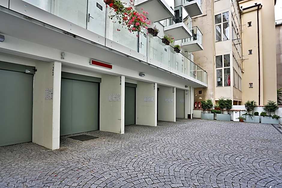 James Hotel & Apartments
