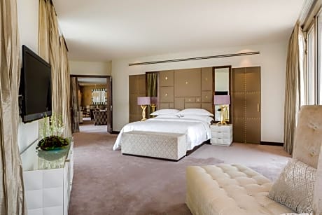 Landmark Suite