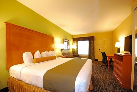 1 KING BED,NSMK,HI SPEED NET,MICROFRIG,COFFMKR,IRON,CONTINENTAL BREAKFAST