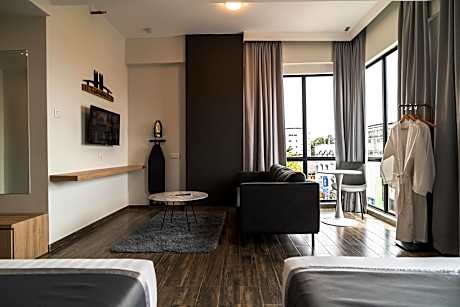 Plaza Junior Suite