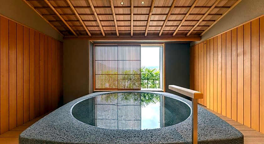 Takarazuka Onsen Hotel Wakamizu