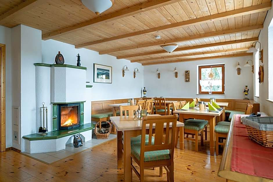 Ferienanlage Zum Silberstollen 2 Häuser am Berg Polderhof und Weißeritzhütte