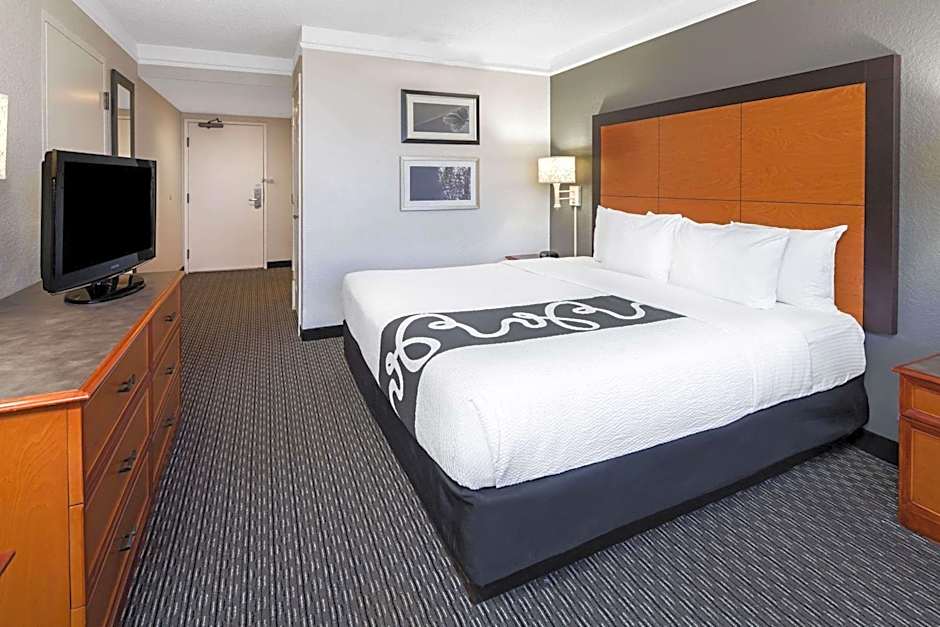 Photo 1 of 5 of 1 King Bed, Accessible