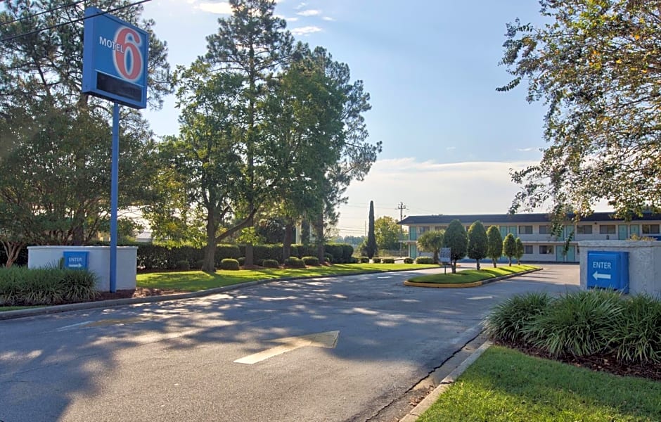 Motel 6-Valdosta, GA - University