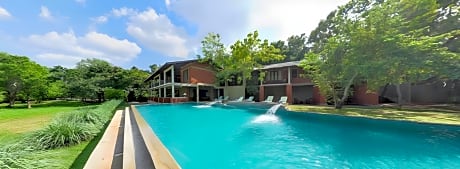 Ehalagala Lake Resort & SPA