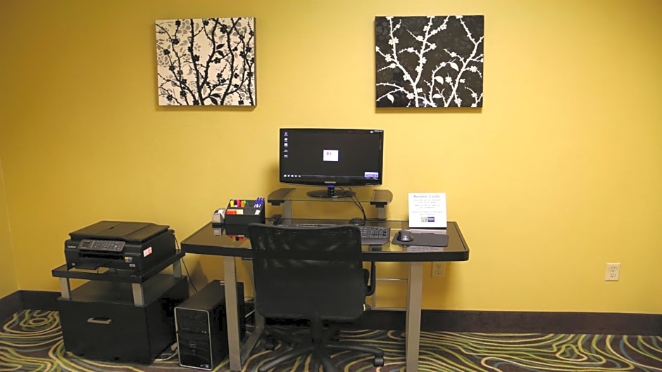 Holiday Inn Express Hotel & Suites Saginaw by IHG
