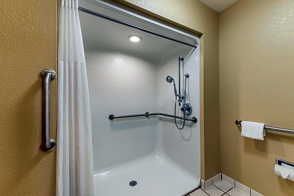 Quality Inn & Suites Hendersonville - Flat Rock