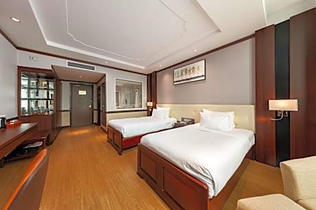 Oriental Suite with Twin Beds and River View