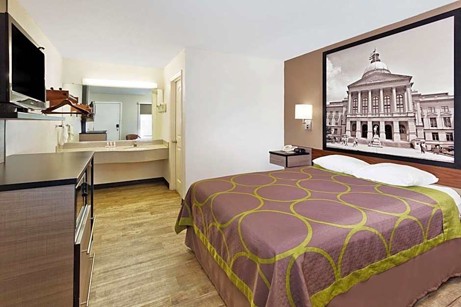 Photo 1 of 4 of 1 Queen Bed