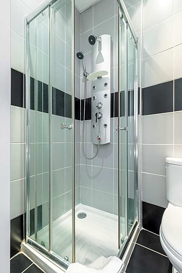 Modern Waikiki Hotel