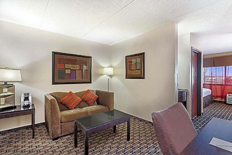 Crowne Plaza Milwaukee South By IHG