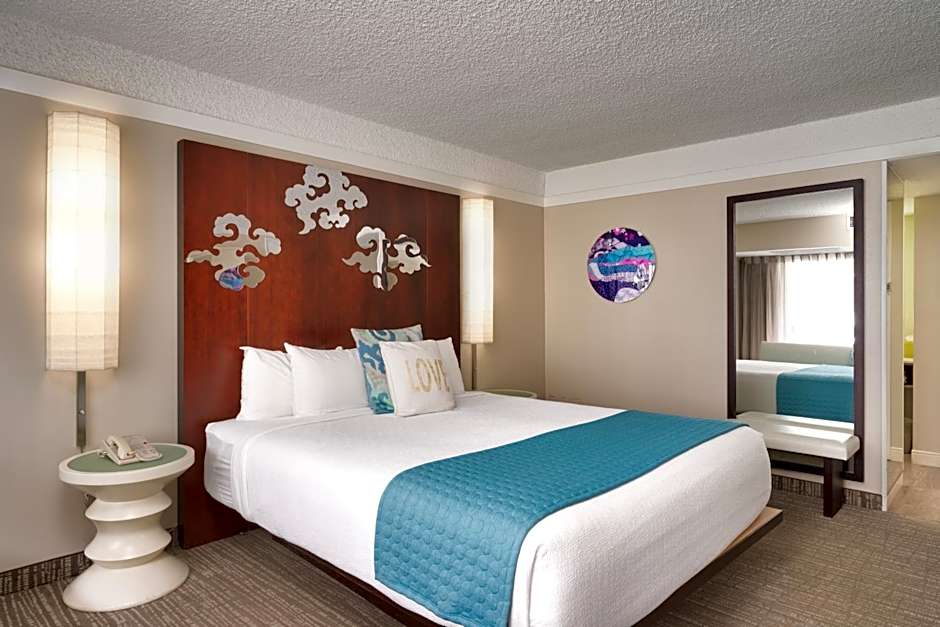 Atrium Hotel At Orange County Airport