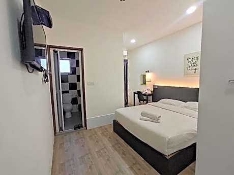 Deluxe Queen Room