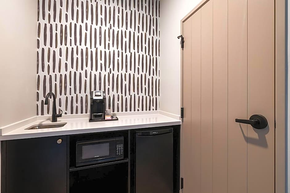 Atwell Suites Kansas City Airport By IHG