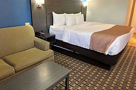 1 King Bed, Suite, Nonsmoking