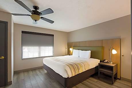 1 King Bed, Suite, Nonsmoking