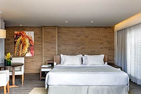 Deluxe King Room with Whirlpool and Balcony