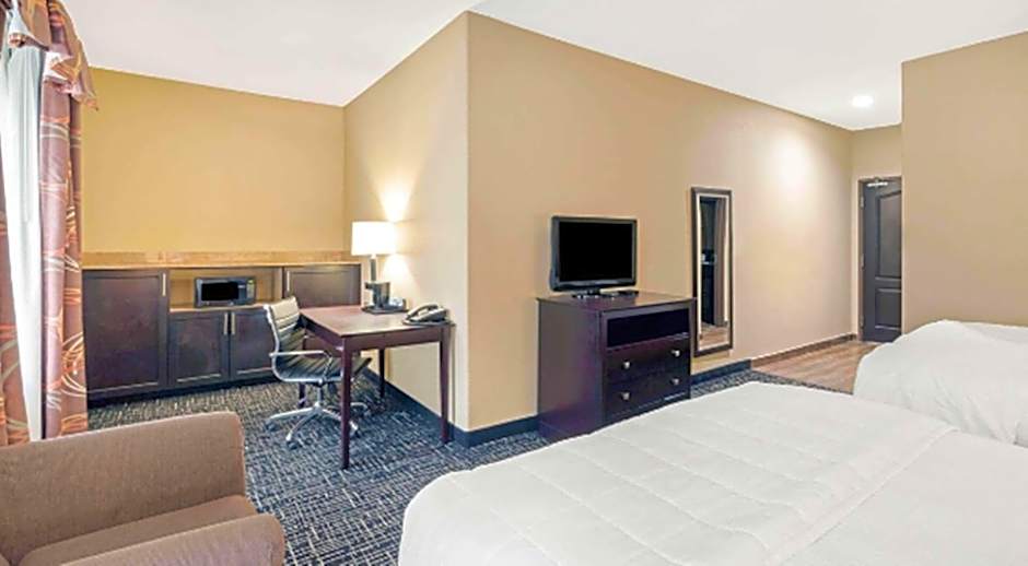 La Quinta Inn & Suites by Wyndham Mcalester
