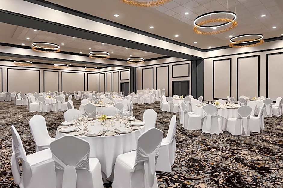 DoubleTree By Hilton Pointe Claire Montreal Airport West