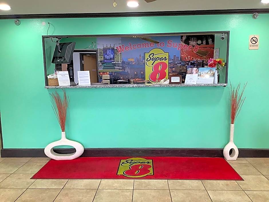 Super 8 by Wyndham Riverside/Kansas City