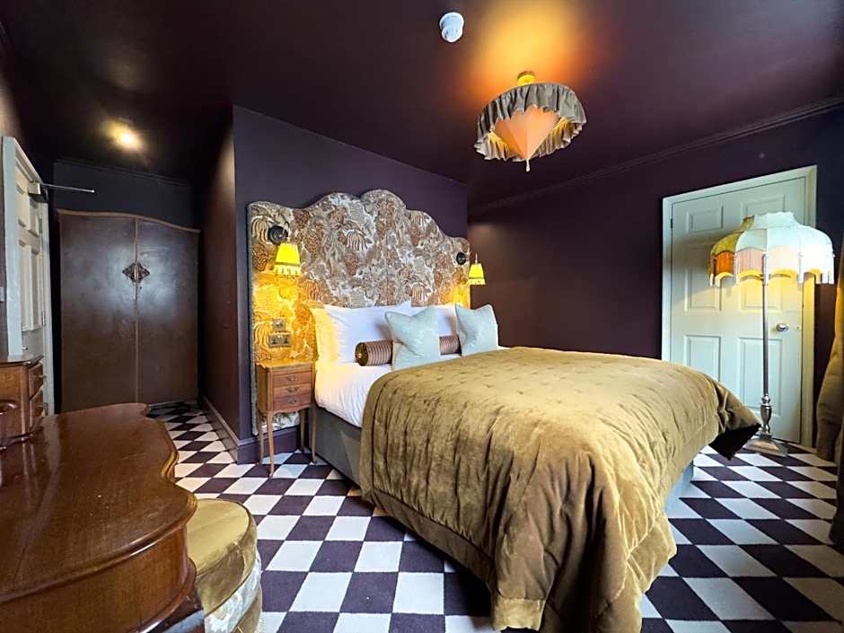 Photo 1 of 4 of Heritage King Room with Minster View