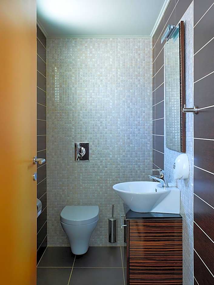 Macaris Suites & Spa