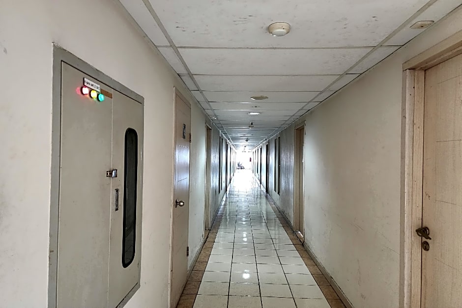 Queen Room 2 @ Grand Center Point Apartment