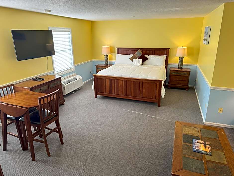 Old Harbor Inn