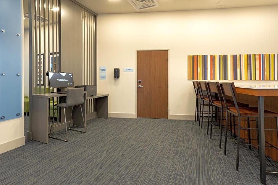 Holiday Inn Express And Suites Firestone Longmont By IHG