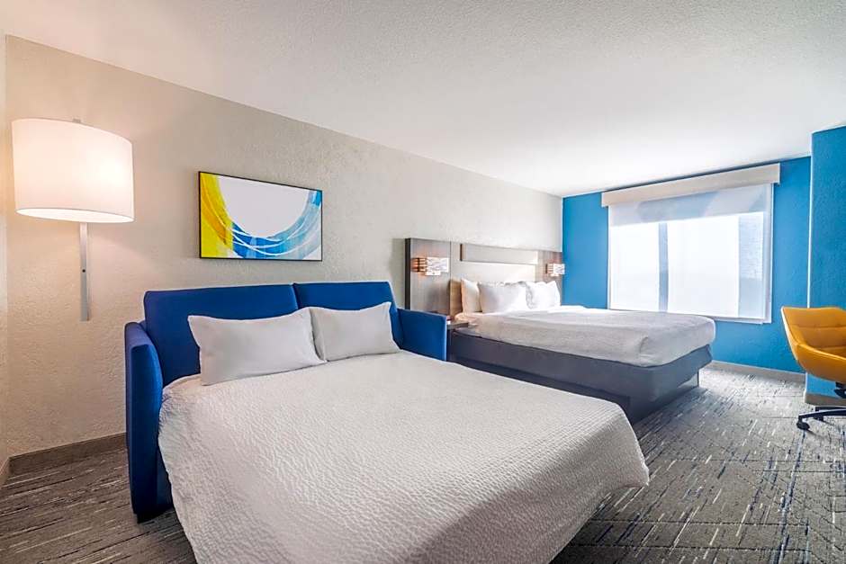 Holiday Inn Express & Suites Kansas City Airport By IHG