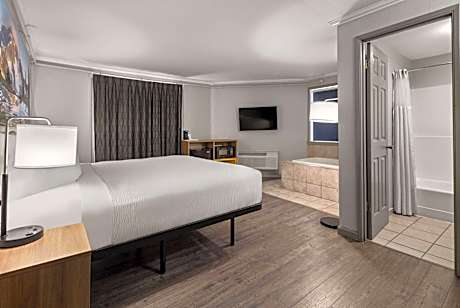 Deluxe King Room - Non-Smoking