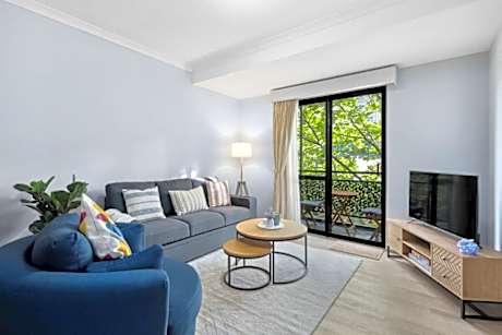 Exclusive Northbridge Apt w Wi-Fi Pool