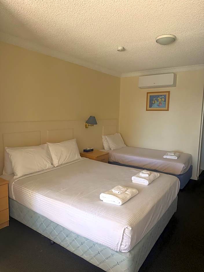 Holiday Lodge Motor Inn