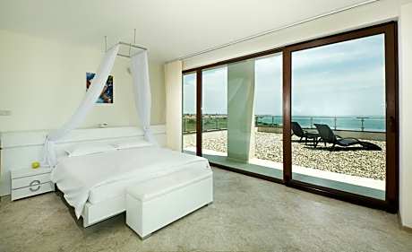 Two-Bedroom Penthouse Apartment with Terrace