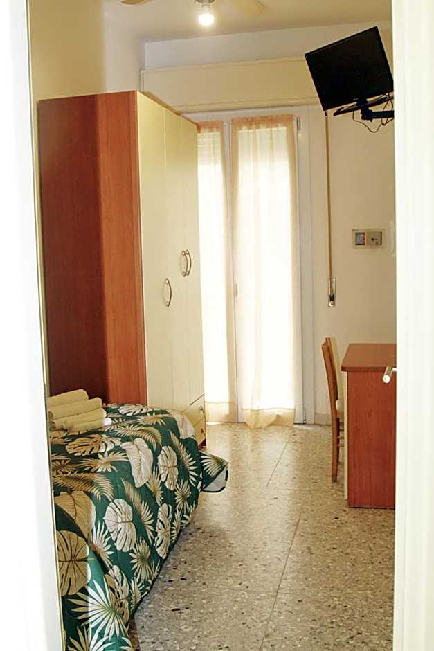Hotel Diamante COLAZIONE XL PARCHEGGIO GRATIS A 5 CHILOMETRI DA RIMINI FIERA