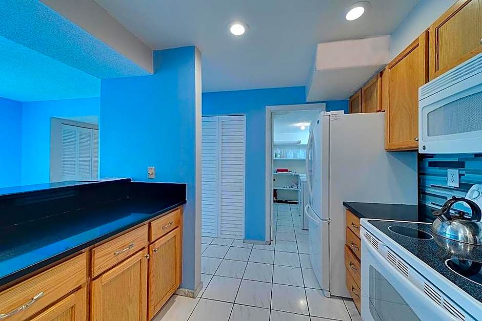 Siesta Key Beach - 2 Bedroom - 3 Beds - 3 Bathroom Duplex with Heated Swimming Pool