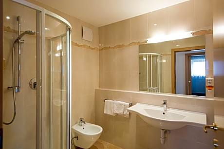 Classic Suite with Mountain View