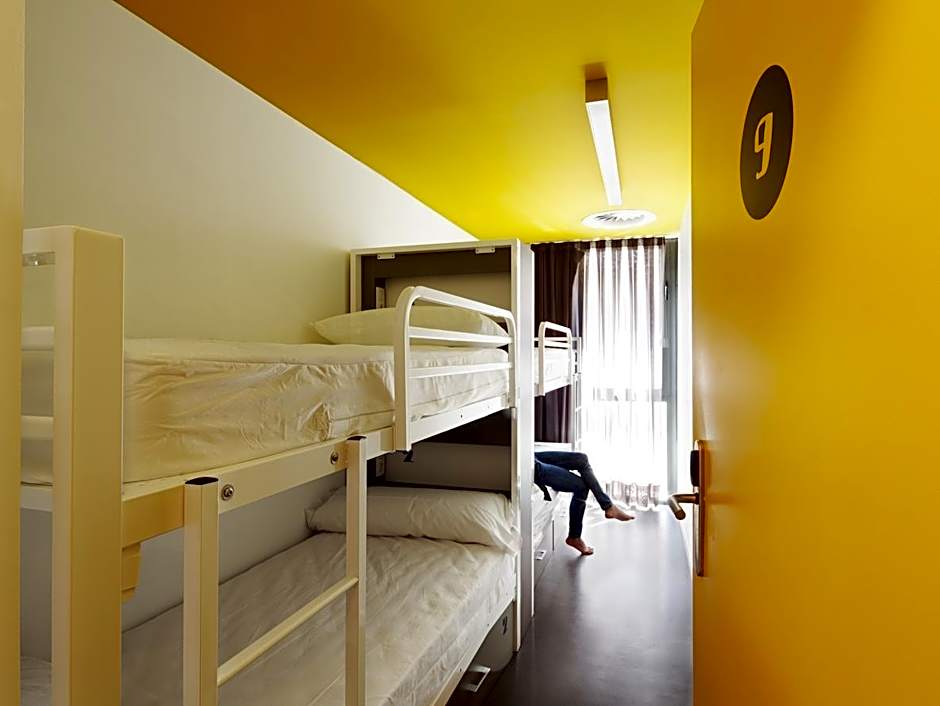 Amistat Beach Hostel