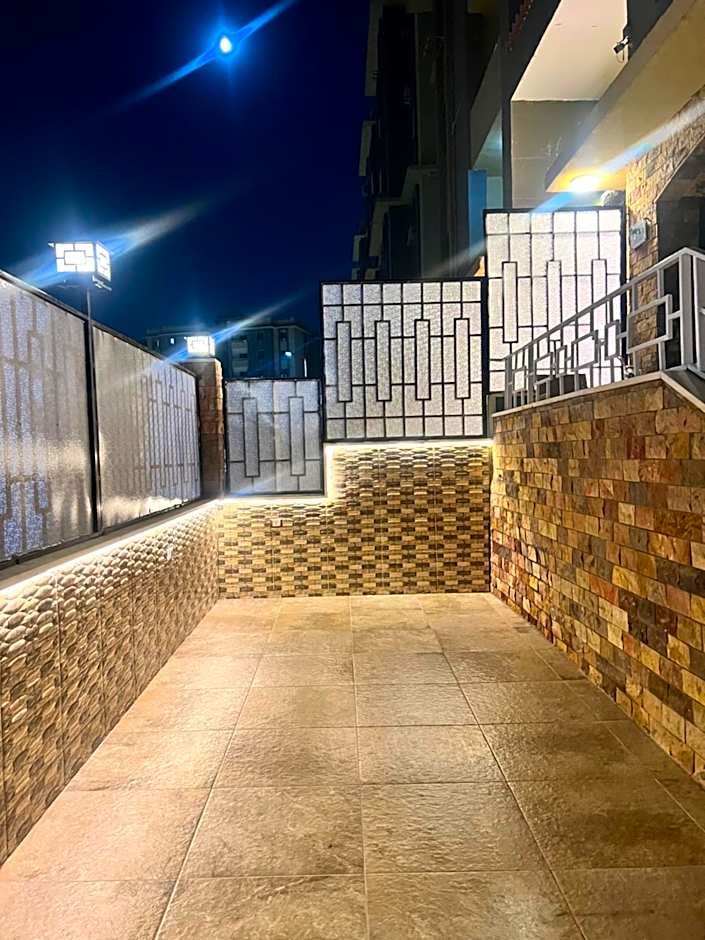 شقه مفروشه ارضي بحديقه خاصه apartment in Cairo