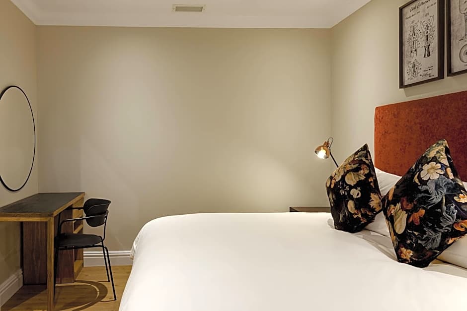 Photo 1 of 10 of Executive 1 Bedroom 1 King Bed Apartment