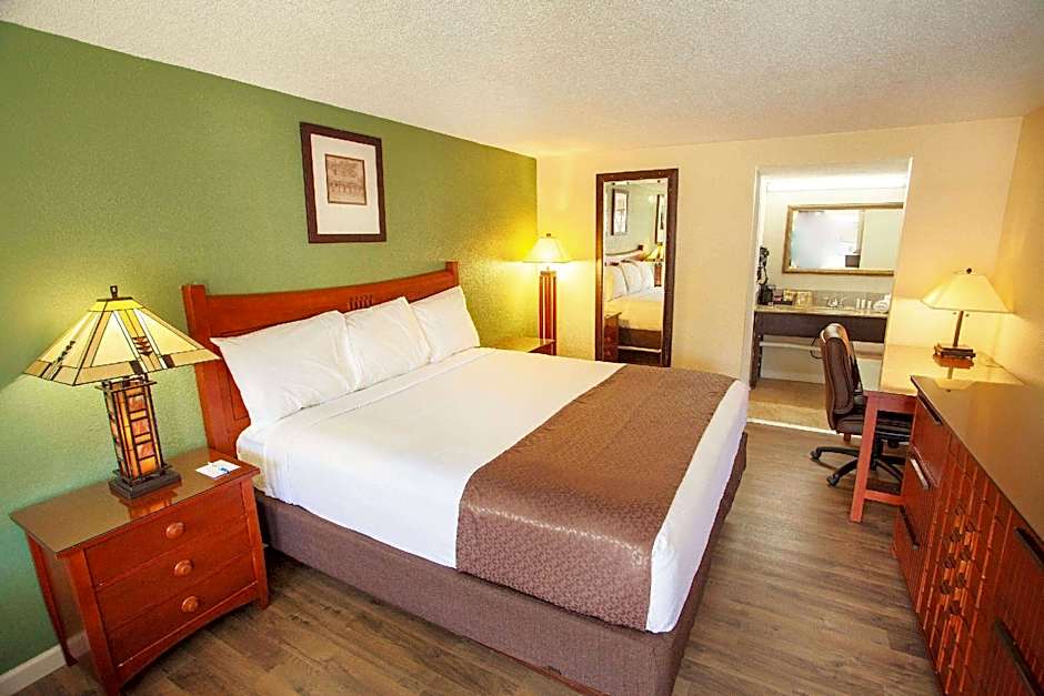 Travelodge by Wyndham Macon West