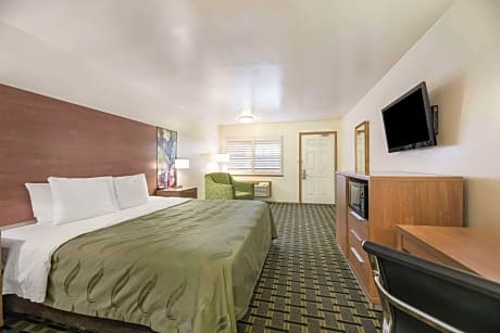 1 King Bed, Nonsmoking